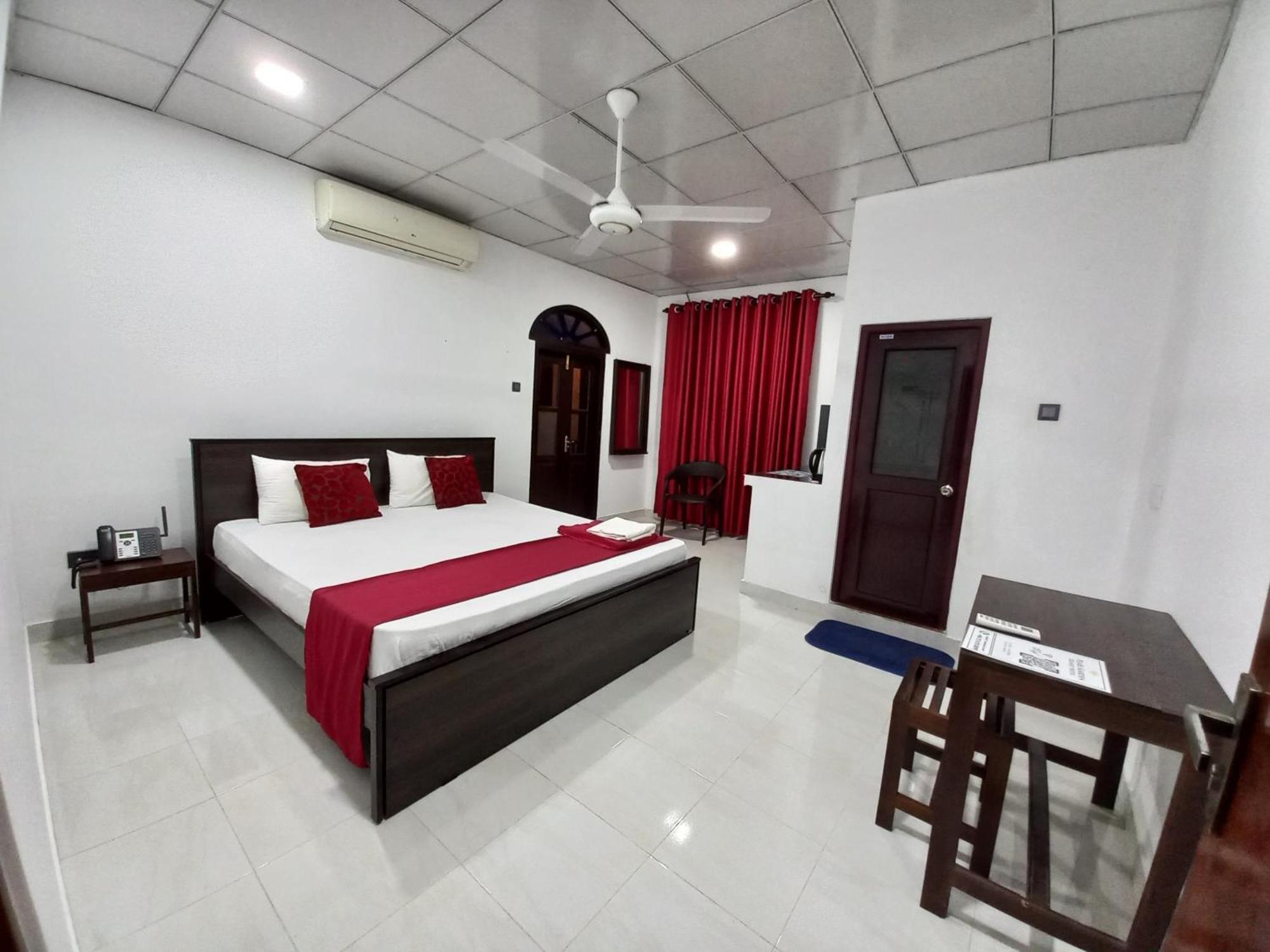 Airport Pearl Garden Transit Hotel Katunayake Exterior photo